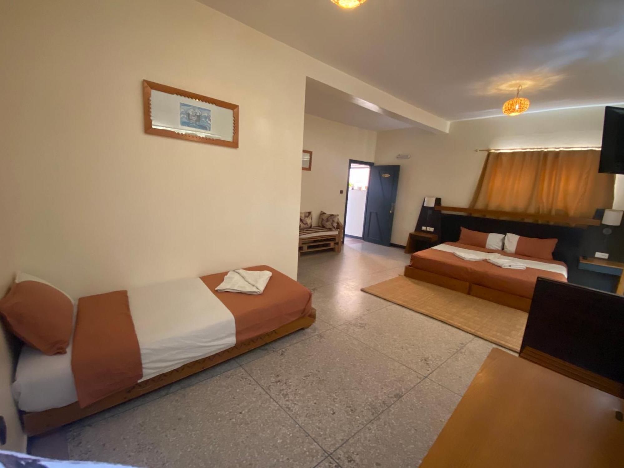 Adventurekeys Surf Yoga Cowork Bed & Breakfast ทากาเซาท์ ภายนอก รูปภาพ