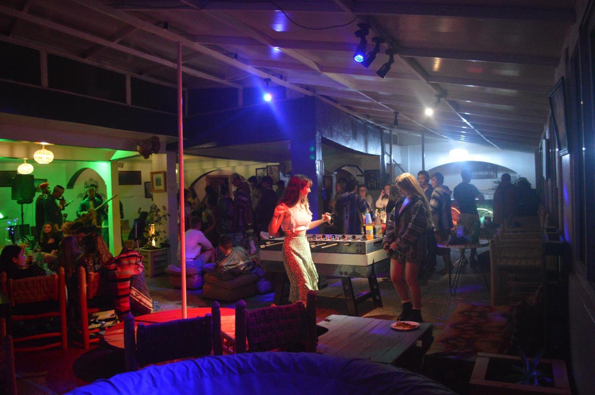 Adventurekeys Surf Yoga Cowork Bed & Breakfast ทากาเซาท์ ภายนอก รูปภาพ