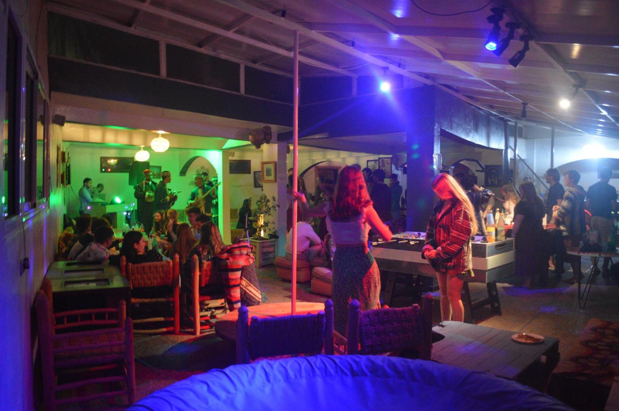 Adventurekeys Surf Yoga Cowork Bed & Breakfast ทากาเซาท์ ภายนอก รูปภาพ