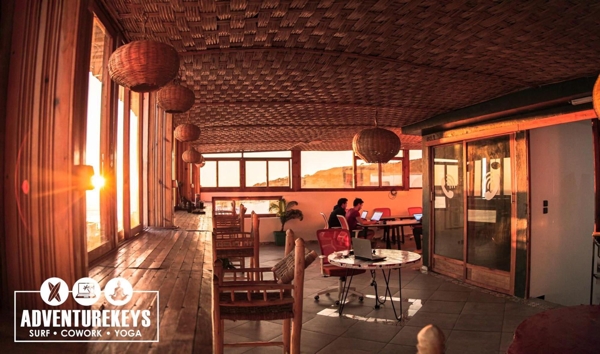 Adventurekeys Surf Yoga Cowork Bed & Breakfast ทากาเซาท์ ภายนอก รูปภาพ